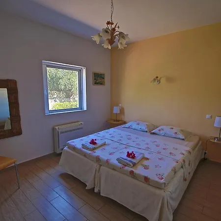 Nephelie Villa *