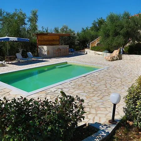 Nephelie Villa *